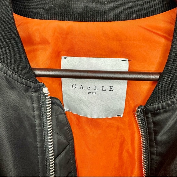 Gaelle Black Bomber Jacket with Ribbed Collar and Zipper Closure - Picture 3 of 5